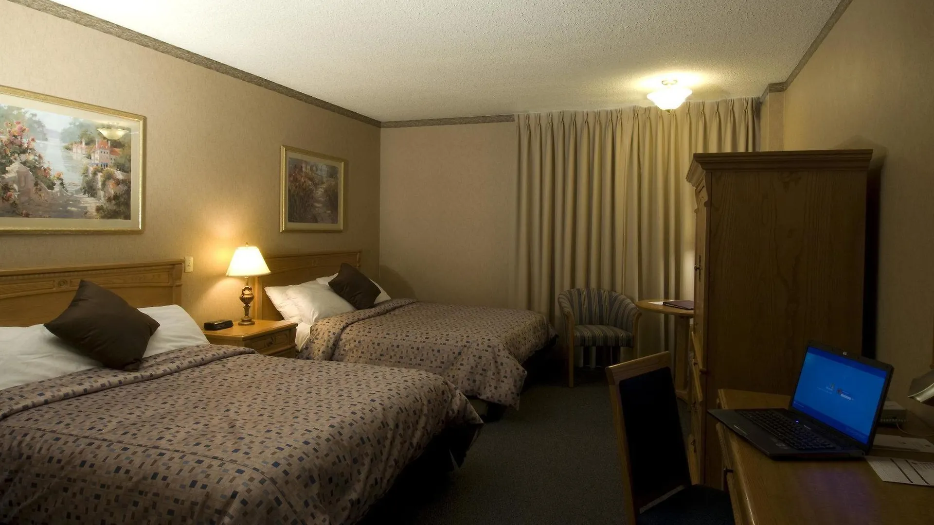 The Glenmore Inn & Convention Centre Calgary 3*,  Canada