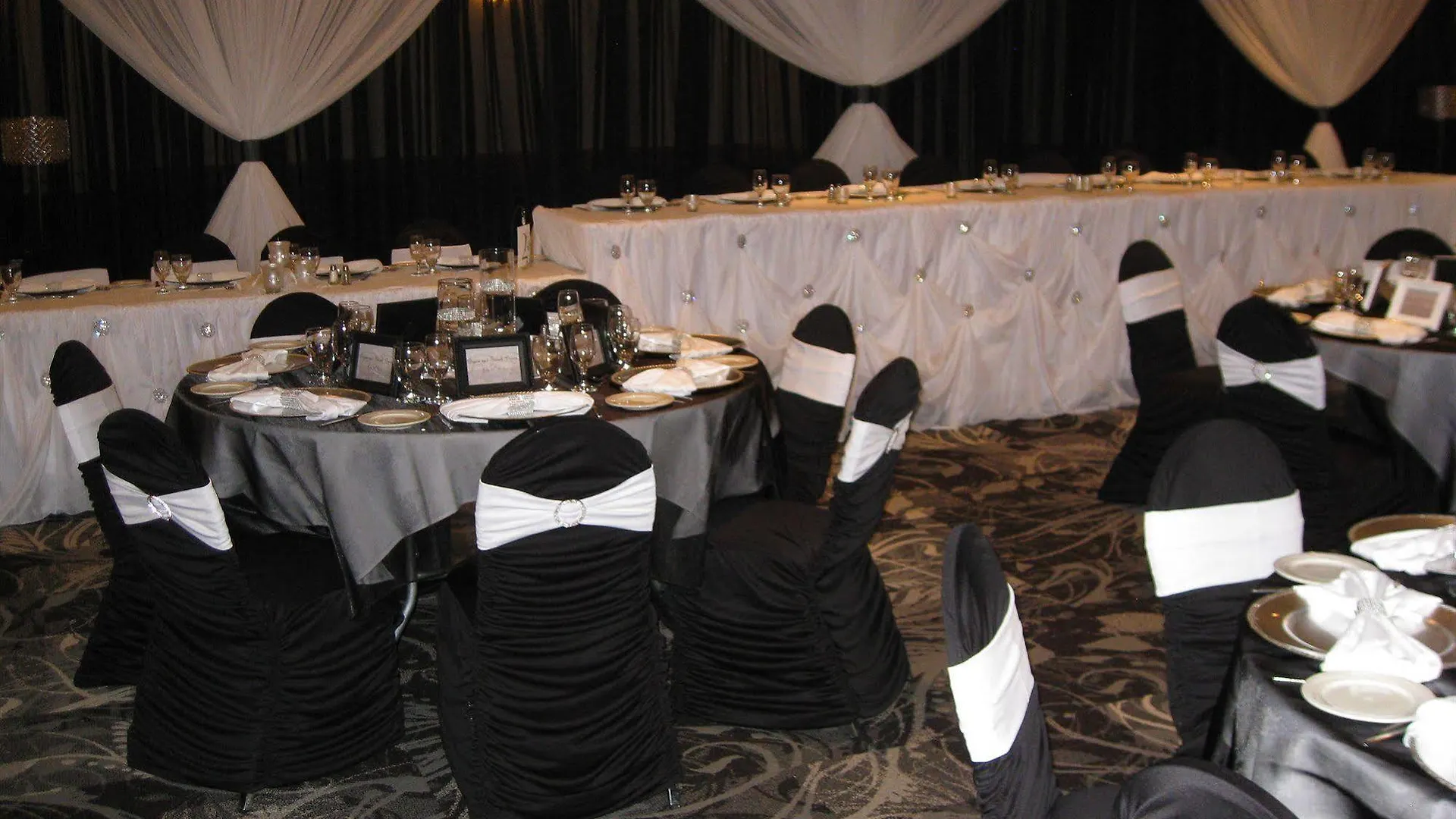 The Glenmore Inn & Convention Centre Calgary Hotel