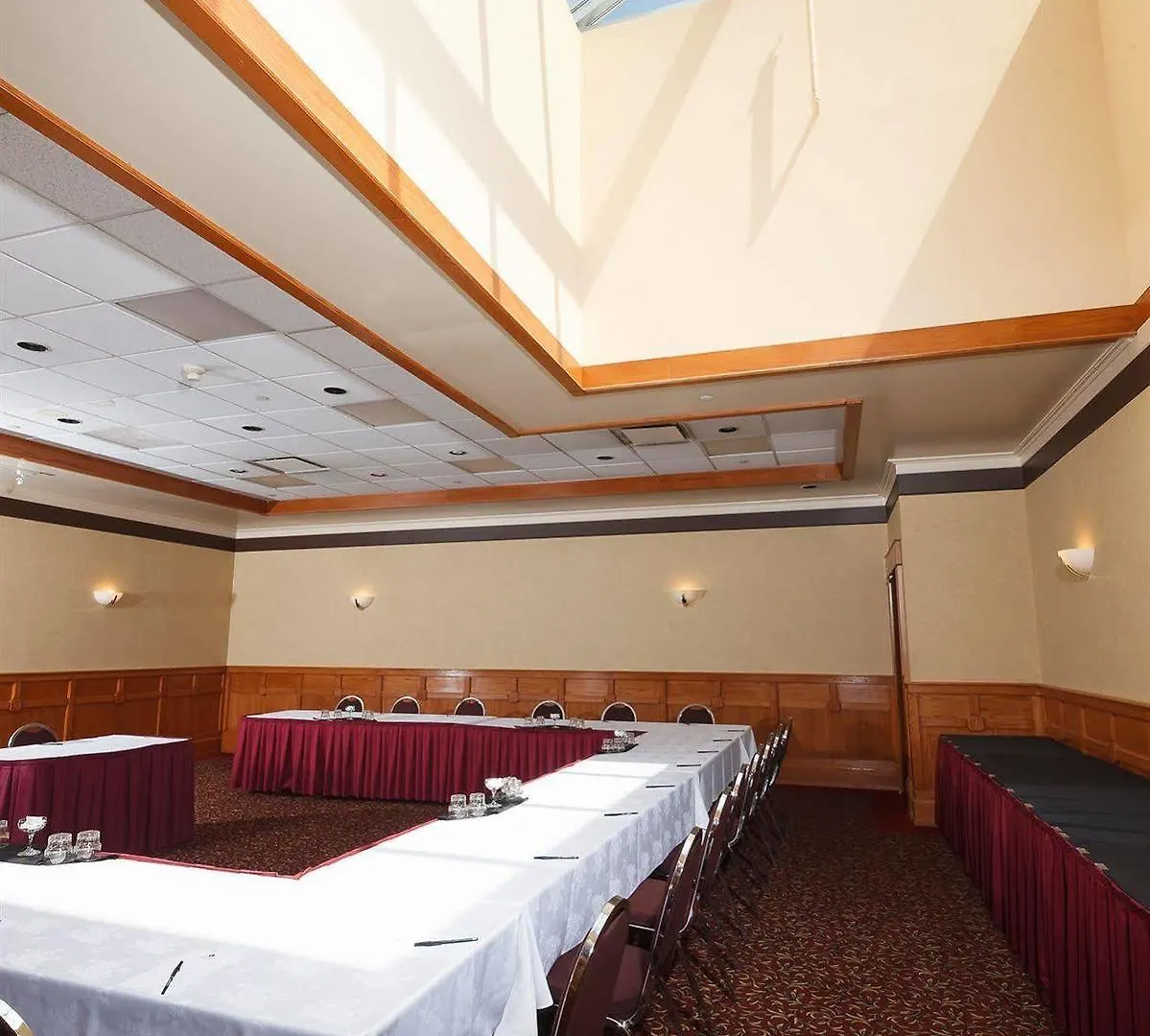 The Glenmore Inn & Convention Centre Calgary Hotel