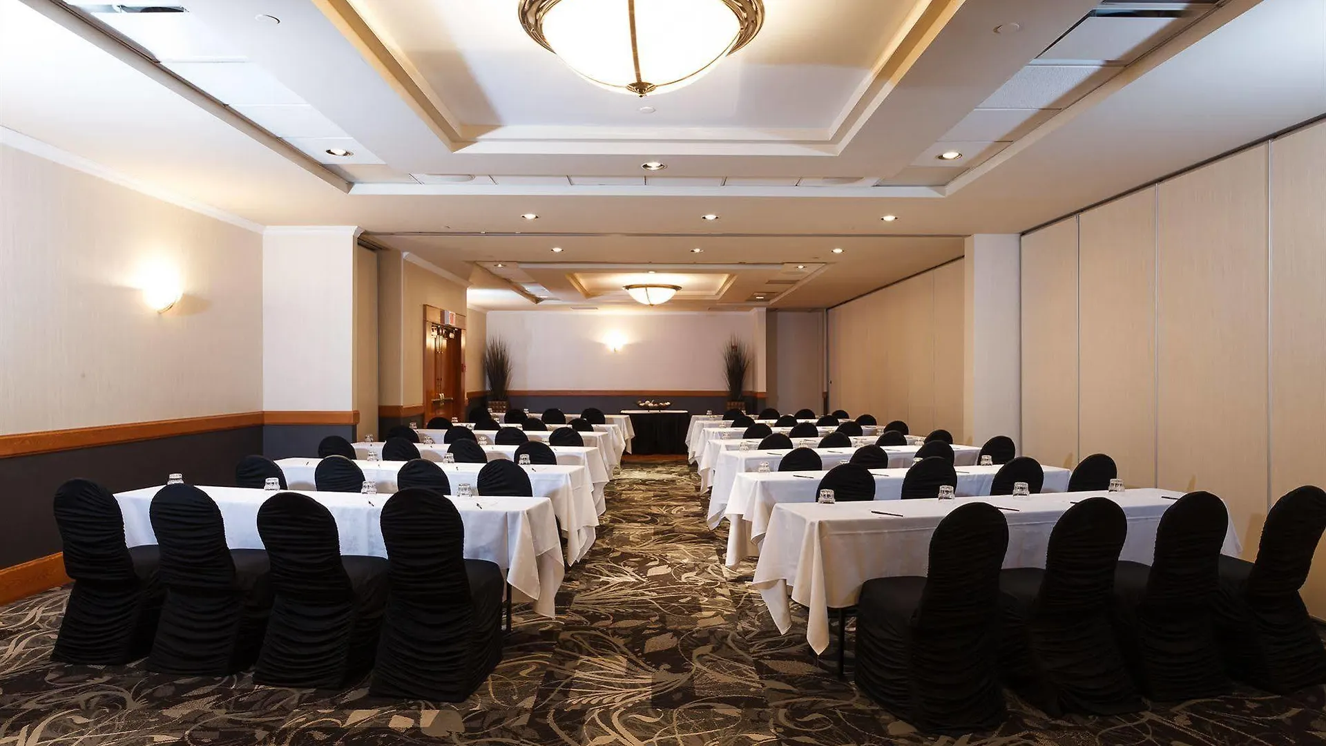 The Glenmore Inn & Convention Centre Calgary