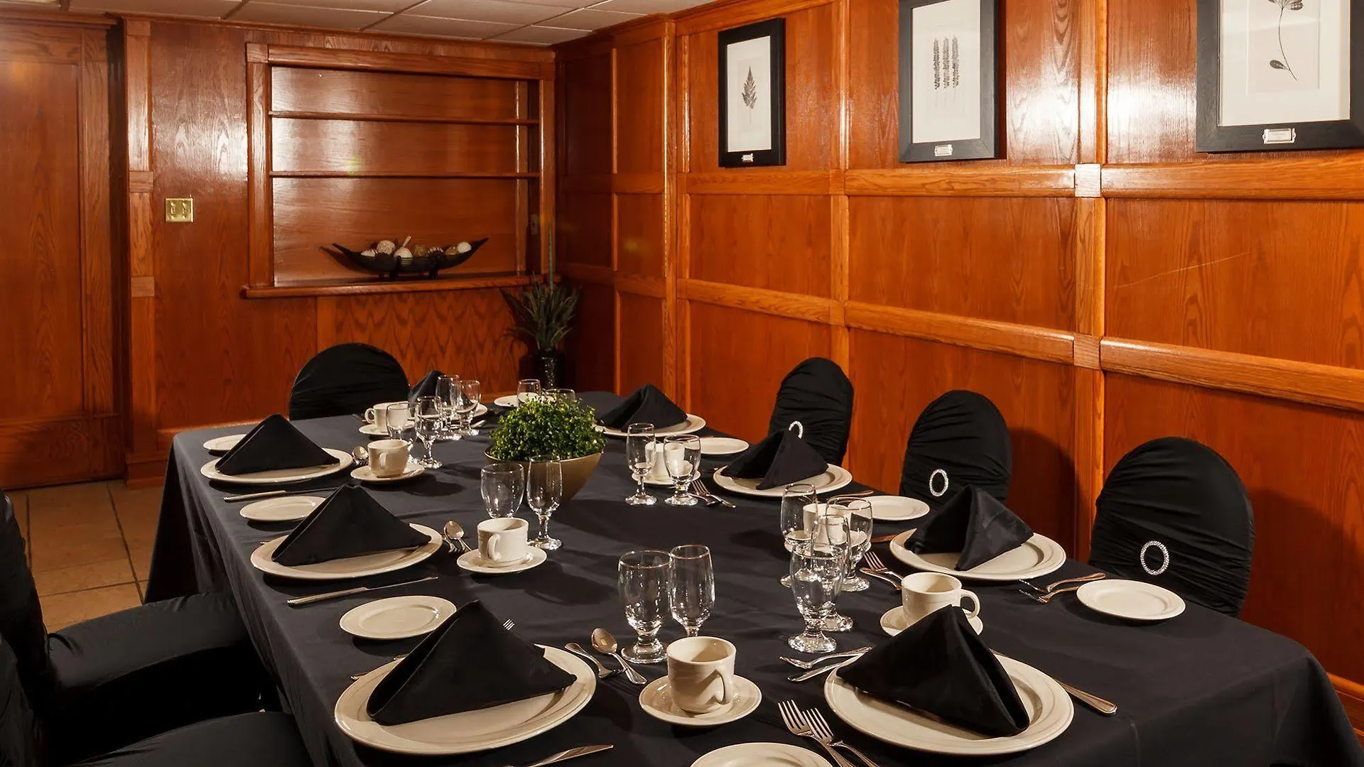 The Glenmore Inn & Convention Centre Calgary Hotel