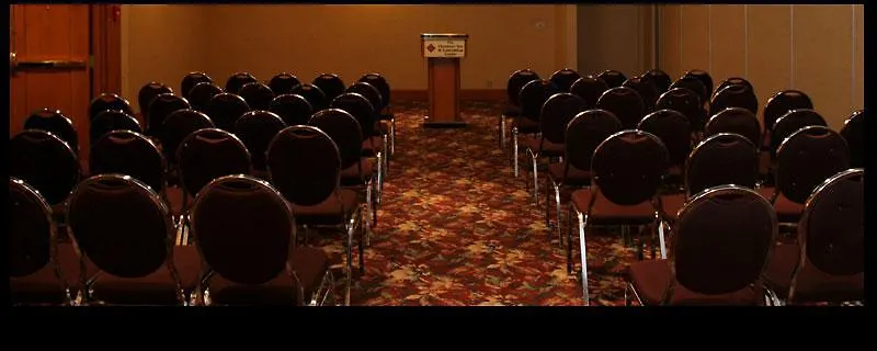 The Glenmore Inn & Convention Centre Calgary 3*,  Canada